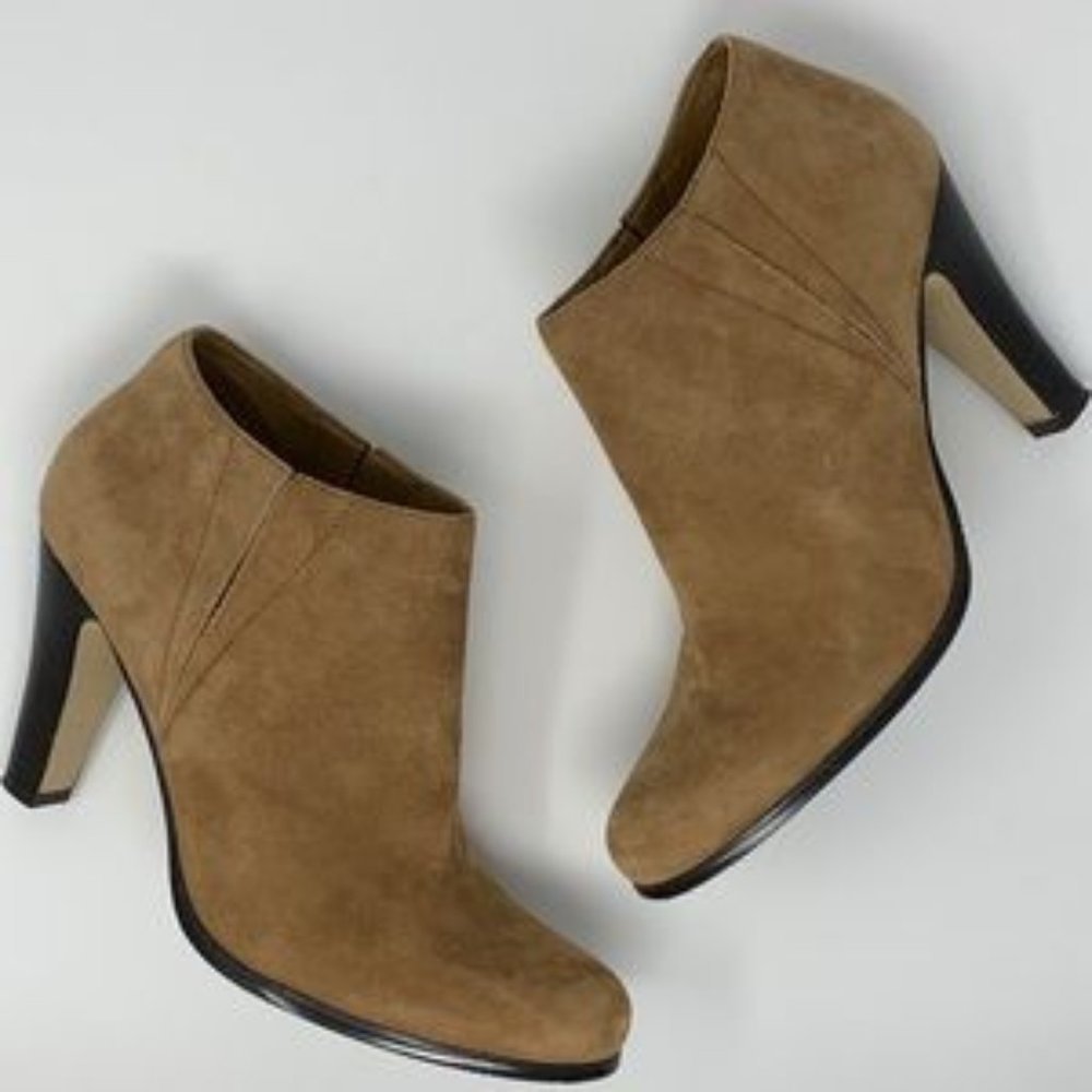 Like NEW Tahari Suede Ankle Booties Camel Color